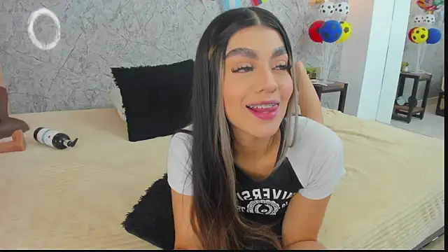 Snapshot of Antonella_west chatting on 06.24.26 Antonella west online show from 06.24.26