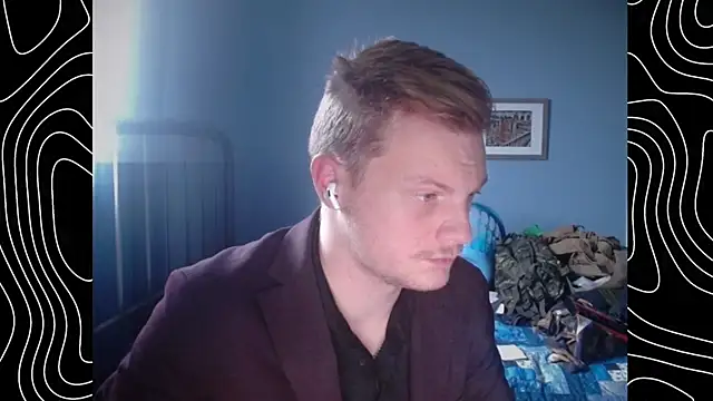 Snapshot of lustylyndon chatting on 12.01.25 lustylyndon online show from 12.01.25