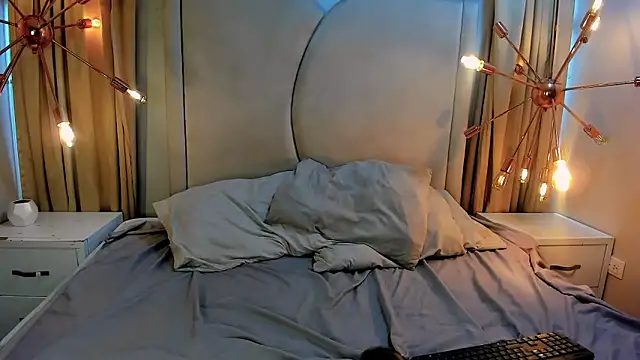 Anittatoro  online show from 10.23.25