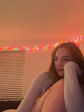 Snapshot of superlonelygirl04 chatting on 12.17.25 superlonelygirl04 online show from 12.17.25