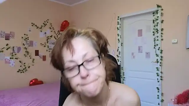 Snapshot of Ronda_Roni chatting on 04.11.26 Ronda Roni online show from 04.11.26