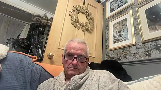 Snapshot of poggles chatting on 03.29.26 poggles online show from 03.29.26