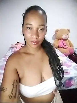 Snapshot of EbonyHorrny chatting on 10.22.25 EbonyHorrny online show from 10.22.25