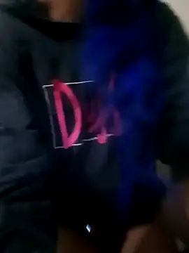 Snapshot of famousfox-69 chatting on 09.09.25 famousfox-69 online show from 09.09.25