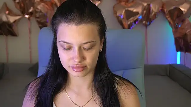 Snapshot of ReginaWine chatting on 10.02.25 ReginaWine online show from 10.02.25