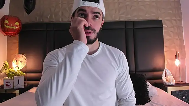 Snapshot of AxelThompson_ chatting on 10.16.25 AxelThompson online show from 10.16.25