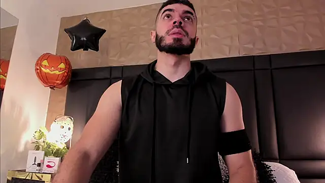 Snapshot of AxelThompson_ chatting on 10.23.25 AxelThompson online show from 10.23.25