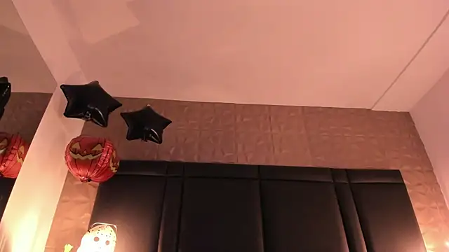 Snapshot of AxelThompson_ chatting on 10.25.25 AxelThompson online show from 10.25.25