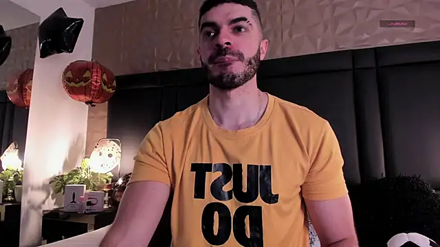 Snapshot of AxelThompson_ chatting on 10.28.25 AxelThompson online show from 10.28.25