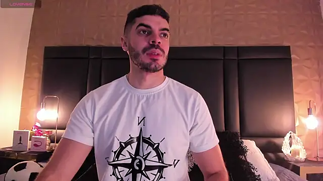 Snapshot of AxelThompson_ chatting on 11.06.25 AxelThompson online show from 11.06.25