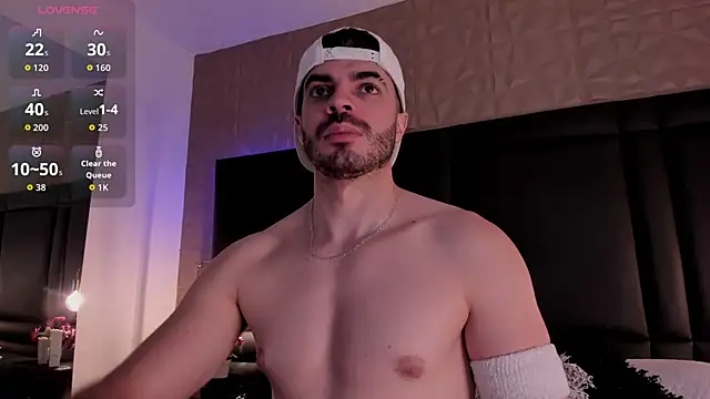 Snapshot of AxelThompson_ chatting on 11.07.25 AxelThompson online show from 11.07.25