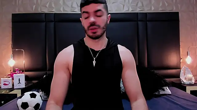 Snapshot of AxelThompson_ chatting on 11.13.25 AxelThompson online show from 11.13.25