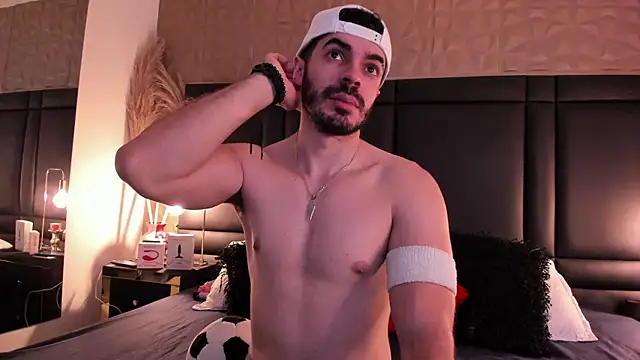 Snapshot of AxelThompson_ chatting on 11.19.25 AxelThompson online show from 11.19.25