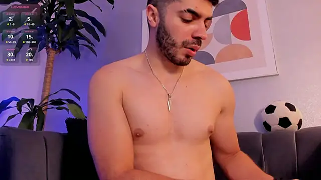 Snapshot of AxelThompson_ chatting on 12.05.25 AxelThompson online show from 12.05.25