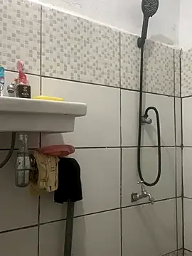 Snapshot of GeileErica chatting on 11.08.25 GeileErica online show from 11.08.25