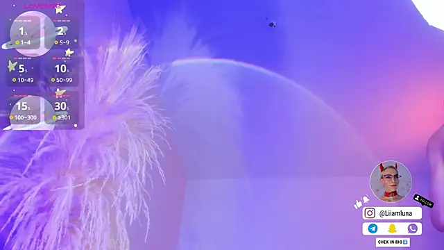 liiamluna  online show from 10.26.25