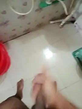 Snapshot of zim200 chatting on 10.08.25 zim200 online show from 10.08.25