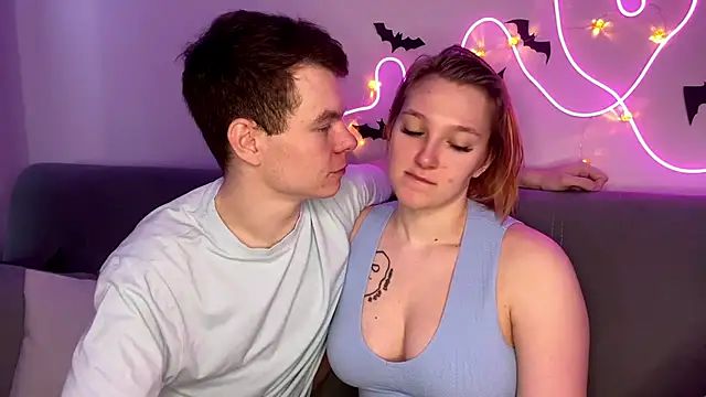 julielourens online show from 10.24.25