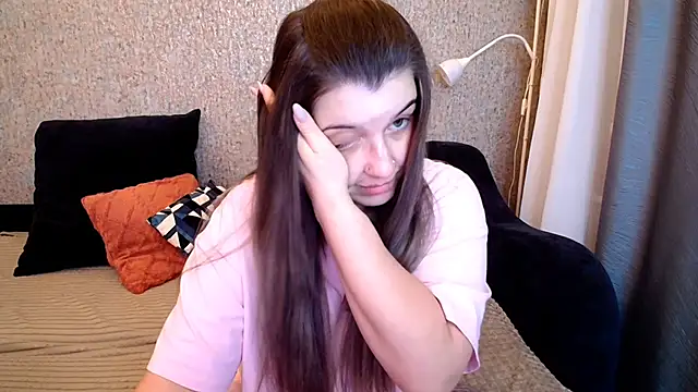 Snapshot of CherryZlata chatting on 12.14.25 CherryZlata online show from 12.14.25