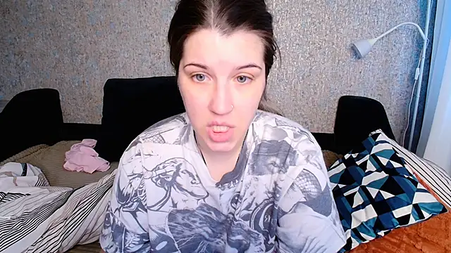 Snapshot of CherryZlata chatting on 12.15.25 CherryZlata online show from 12.15.25