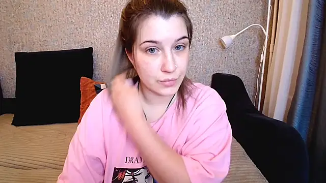 Snapshot of CherryZlata chatting on 12.19.25 CherryZlata online show from 12.19.25