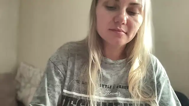 Snapshot of MonicaSweett chatting on 10.07.25 MonicaSweett online show from 10.07.25