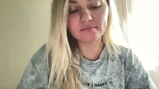 Snapshot of MonicaSweett chatting on 10.11.25 MonicaSweett online show from 10.11.25