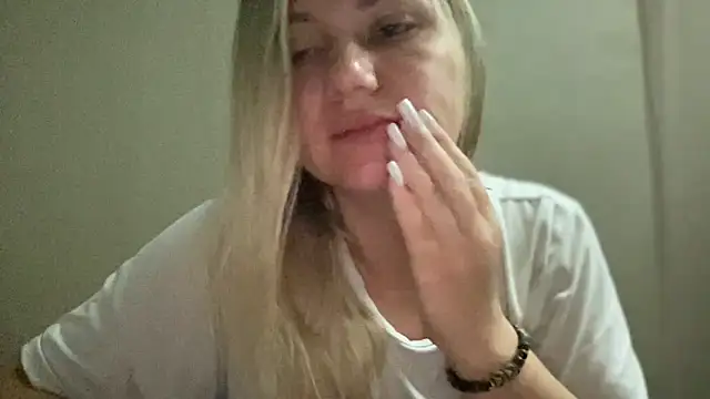Snapshot of MonicaSweett chatting on 10.13.25 MonicaSweett online show from 10.13.25