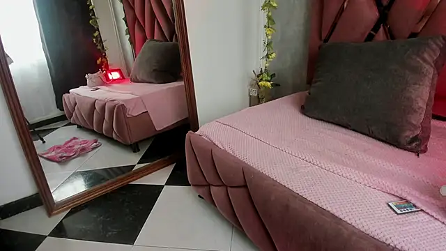 viollettaa  online show from 02.06.26