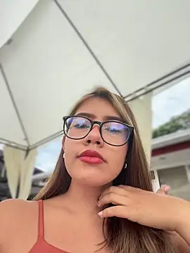 sara calderon online show from 10.14.25