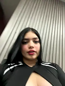 Snapshot of Hailey-Fox chatting on 12.21.25 Hailey-Fox online show from 12.21.25