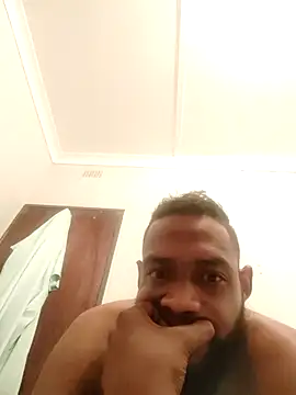 Snapshot of kulliguy chatting on 10.28.25 kulliguy online show from 10.28.25