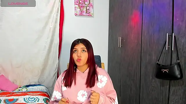 Snapshot of lizzylizzy4 chatting on 10.06.25 lizzylizzy4 online show from 10.06.25