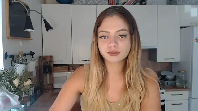 Snapshot of BuffyxLUST chatting on 09.23.25 BuffyxLUST online show from 09.23.25