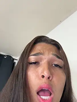 Snapshot of love_megann chatting on 11.05.25 love megann online show from 11.05.25