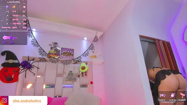 Snapshot of Alexandraholms chatting on 10.28.25 Alexandraholms online show from 10.28.25