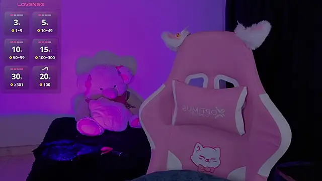 Snapshot of Gaby__Howards chatting on 11.21.25 Gaby Howards online show from 11.21.25