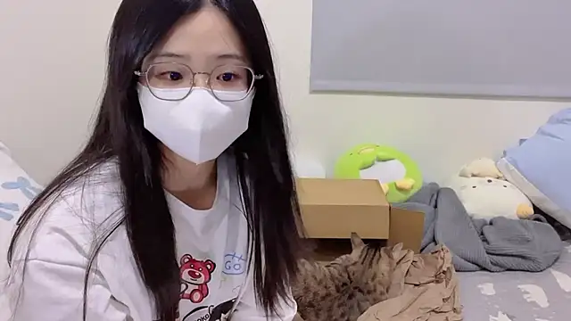 Snapshot of LHeart chatting on 10.19.25 LHeart online show from 10.19.25