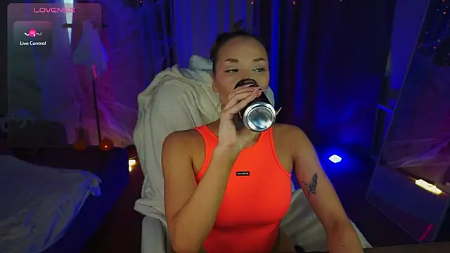 Snapshot of SPICY_KIM chatting on 10.31.25 SPICY KIM online show from 10.31.25