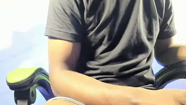 Snapshot of MR-Big_penis chatting on 10.31.25 MR-Big penis online show from 10.31.25