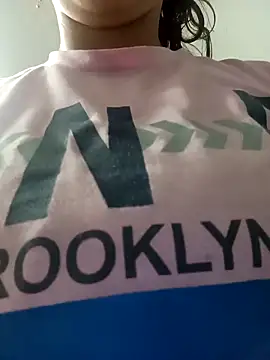 Snapshot of Fox_Roxxan chatting on 10.03.25 Fox Roxxan online show from 10.03.25