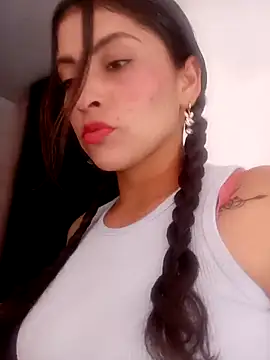 Snapshot of Fox_Roxxan chatting on 11.13.25 Fox Roxxan online show from 11.13.25