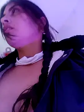 Snapshot of Fox_Roxxan chatting on 11.21.25 Fox Roxxan online show from 11.21.25