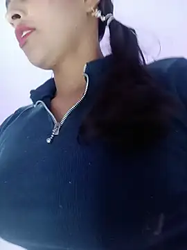 Snapshot of Fox_Roxxan chatting on 12.03.25 Fox Roxxan online show from 12.03.25