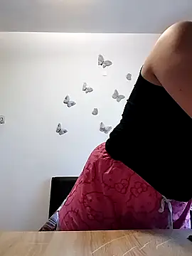 LarisseBelle online show from 10.11.25