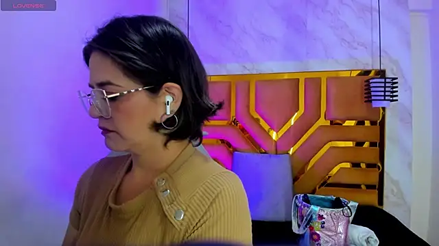 Luciifeer  online show from 10.15.25