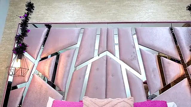 ThaliaCross online show from 11.27.25