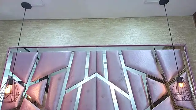 ThaliaCross online show from 01.15.26