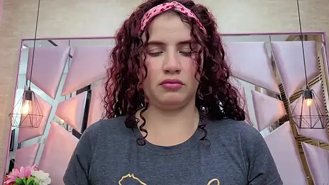 ThaliaCross online show from 04.17.26