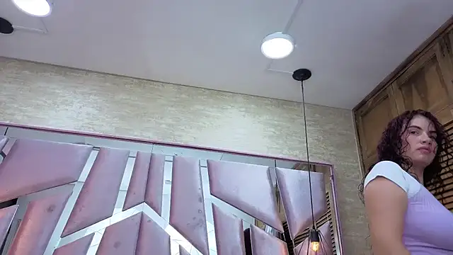 ThaliaCross online show from 04.20.26